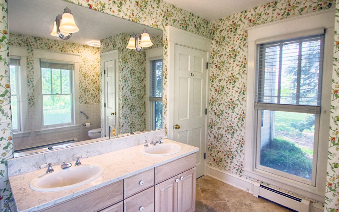 Lyons Farmhouse Bath